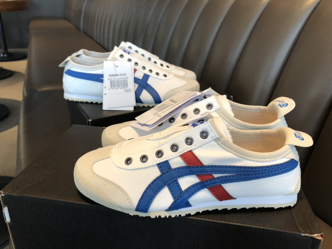亚瑟士2.0 专柜特别版(细节控品质)Onitsuka Tiger鬼塚虎 MEXICO 66 Slip-on 帆布懒人鞋一脚蹬 36-44鬼冢虎帆布鞋无鞋带超轻超舒服～这个无鞋带版本四季百搭，一件单品N种造型情侣走起来，夏天大裤衩加这样蓝色小白鞋，不要太好看~36-44标准尺码-北凯千寻